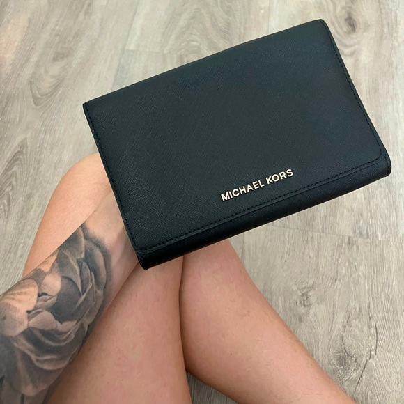 Michael Kors Handbags - Michael Kors | Large Trifold Wallet | Black 🖤✨